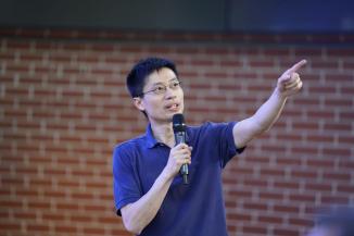 华裔数学家被迫筹款华裔数学家被迫筹款，背后的故事与挑战